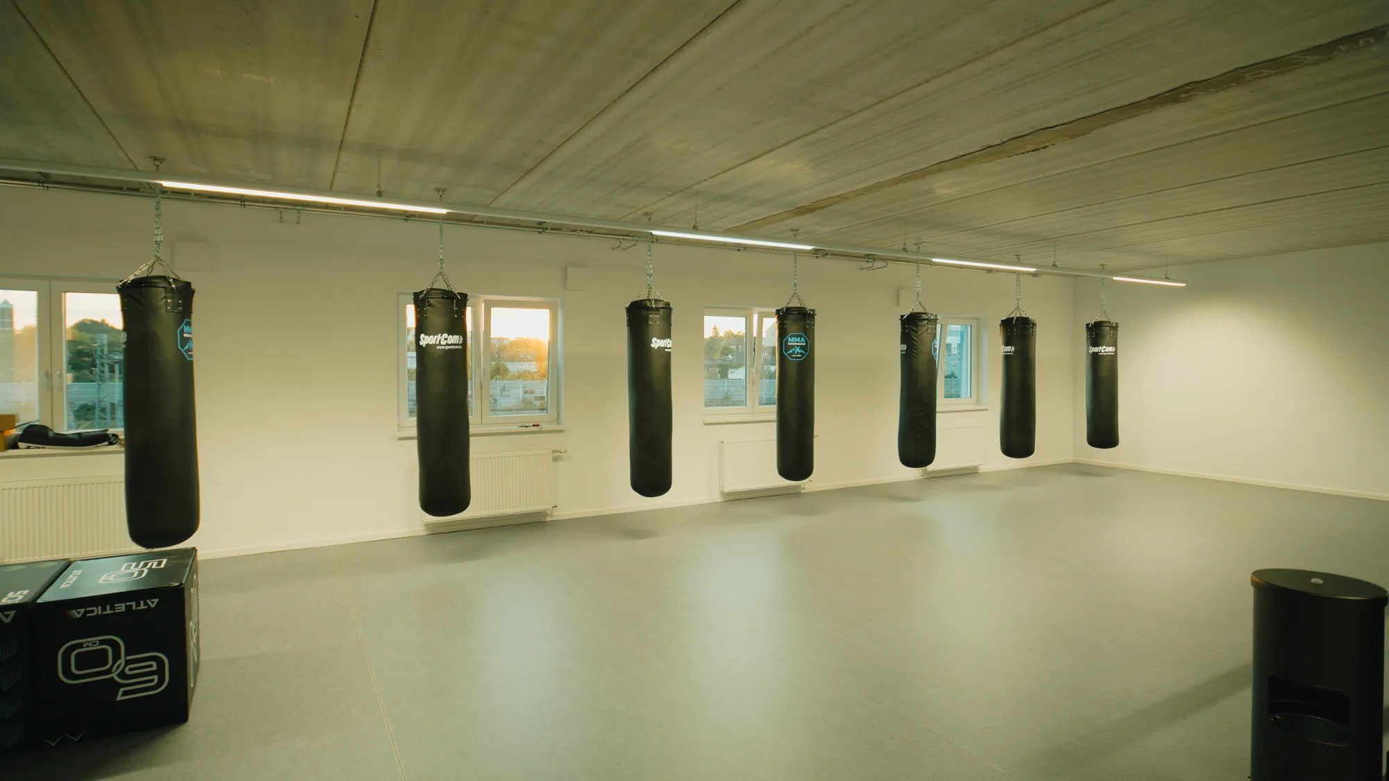 Sandsackreihe entlang der Fenster