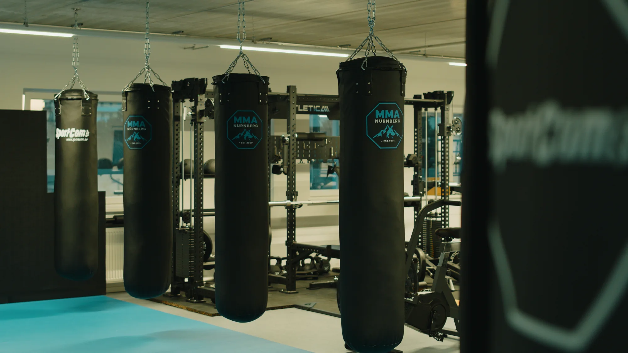 Sandsäcke im Trainingsraum