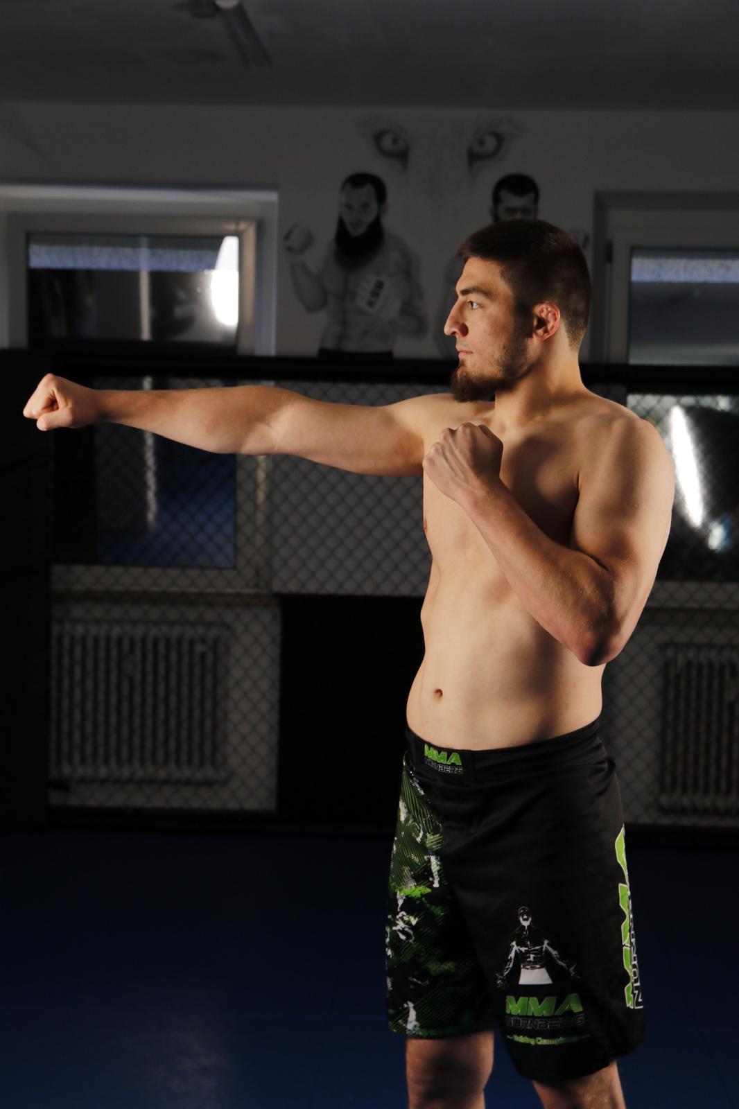 MMA-Kämpfer beim Schlagtraining