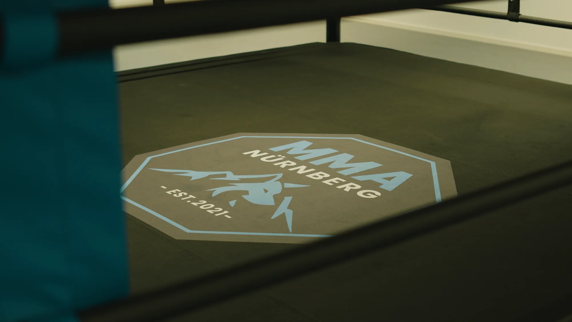 MMA-Nürnberg-Logo auf der Ringfläche